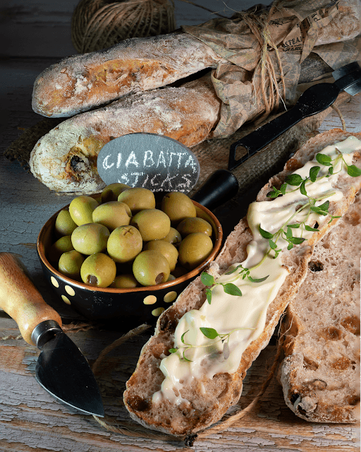 Ciabatta stickid rosinate, juustu ja kreekapähklitega